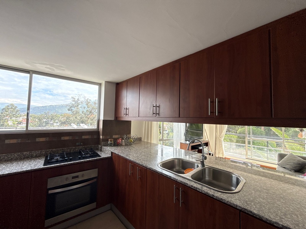 Departamento Amplio de 3 Dormitorios en Alquiler Sector Cumbayá