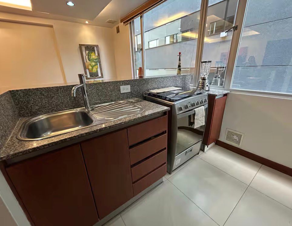 Suite con Excelente Ubicación en Alquiler Sector República del Salvador