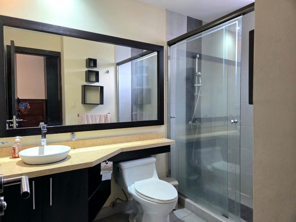 Departamento de 3 Dormitorios con Ubicación Estratégica en Alquiler Sector La Carolina 