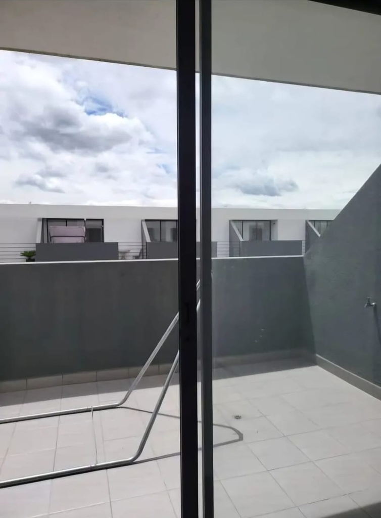 Casa Moderna de 3 Dormitorios en Alquiler Sector Calderón