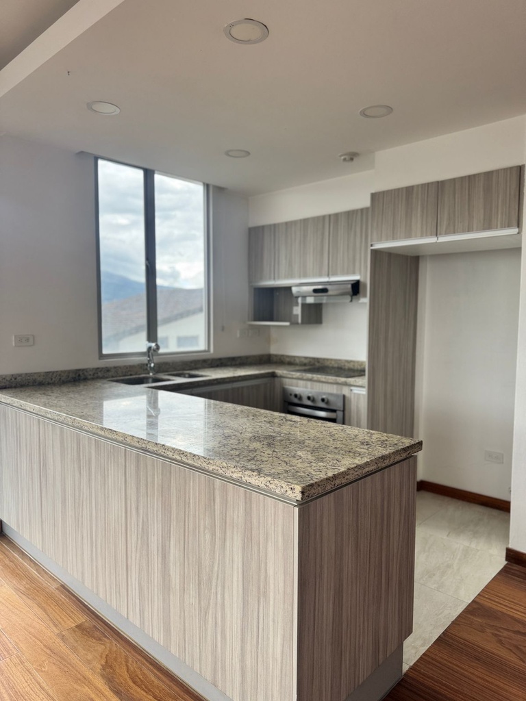 Departamento con Excelente Ubicación en Venta Sector Bellavista 