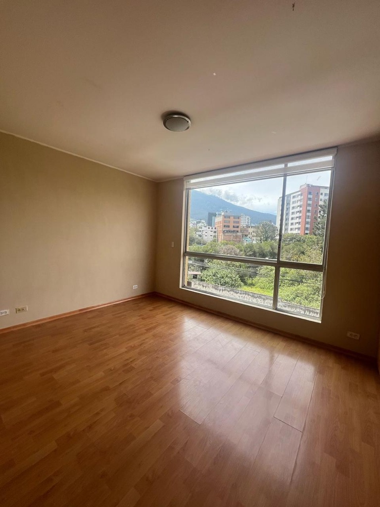 Departamento con Excelente Ubicación en Alquiler Sector La Carolina