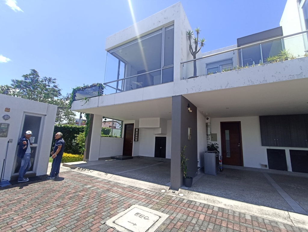 Casa en Venta de Oportunidad Sector Tumbaco