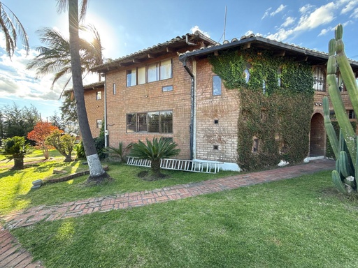 [Casa sector Rosa Blanca - JFR] Casa Comercial en Alquiler con Ubicación Estratégica en Puembo Rosa Blanca