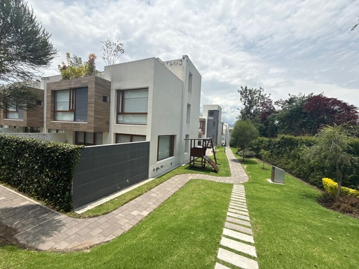 [Casa conjunto Magnolia - JFR] Casa Moderna en Venta Sector Cumbayá