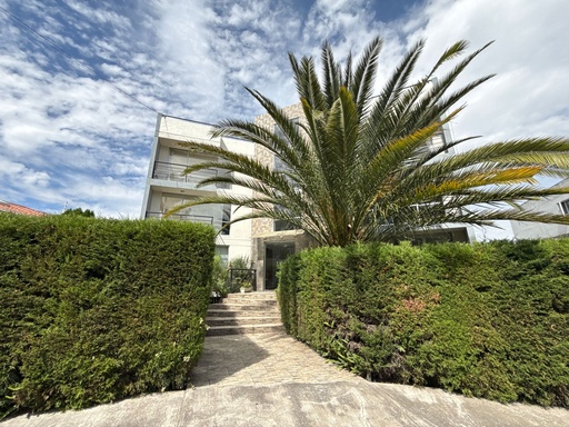 [Edificio el jardín urbanización católica-JFR] Departamento Amplio de 3 Dormitorios en Alquiler Sector Cumbayá 