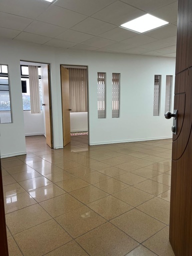 [Rumiñahui Oficina-JFR] Oficina con Hermosa Vista en Alquiler Sector La Carolina  